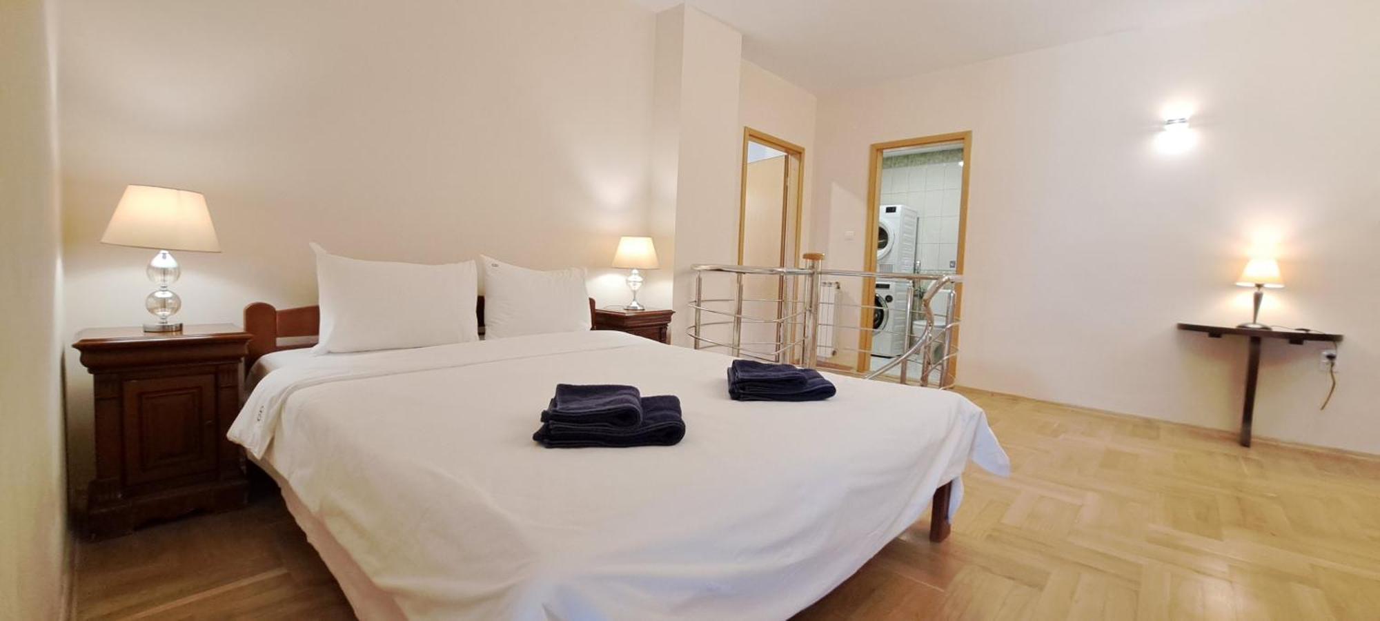 Golden Delight Central Apartment Скоп'є Екстер'єр фото