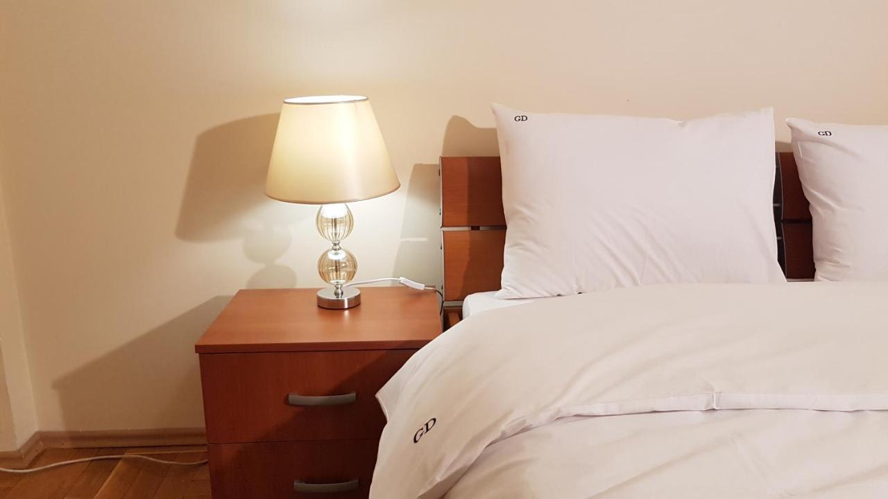 Golden Delight Central Apartment Скоп'є Екстер'єр фото